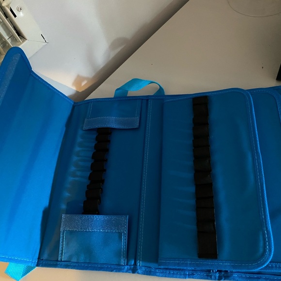 DISPLAY CARRYING CASE - Picture 3 of 6